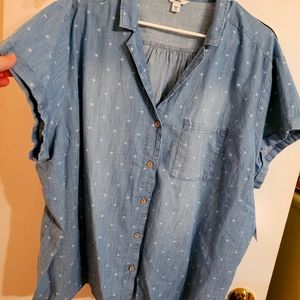 New with tags, cute denim button Plus size 22/24 top! PRICE DROP